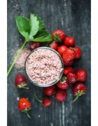 Almara Soap Body Scrub exfoliant de corp cu zahăr pentru celulită cu parfum Strawberry Cream 180 g