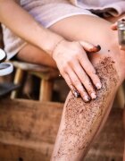 Almara Soap Face & Body Scrub exfoliant din zahar corp si fata cu parfum Sweet Coffee 110 g
