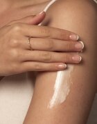 Antipodes Joyful Hand & Body Cream crema nutritiva pentru maini si corp cu parfum Wild blackcurrant 120 ml