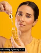 Apivita Beessential Oils Strengthening & Hydrating Day Oil ulei pentru stralucire zi de zi pentru o hidratare intensa 15 ml
