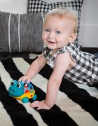 Baby Einstein Neptune the Turtle™ Curious Car mașinuță cu zornăitoare 3 m+ 1 buc