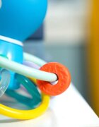 Baby Einstein Opus's Shake & Soothe Teether Toy & Rattle jucărie pentru dentiție cu zornăitoare 0 m+ 1 buc