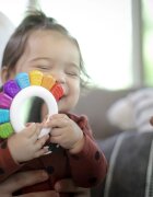 Baby Einstein Outstanding Opus Rattle & Teether Sensory Toy jucărie pentru dentiție cu zornăitoare 1 buc