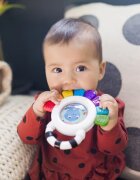 Baby Einstein Outstanding Opus Rattle & Teether Sensory Toy jucărie pentru dentiție cu zornăitoare 1 buc