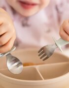 BabyOno Be Active Stainless Steel Spoon and Fork tacâmuri pentru copii Beige 12m+ 2 buc