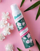 Batiste Naturally Bamboo & Gardenia sampon uscat pentru a absorbi excesul de sebum 200 ml