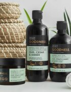 Baylis & Harding Goodness Oud Cedar & Amber sare pentru exfoliere pentru corp 450 g