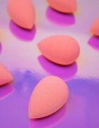 beautyblender® Beauty.Blusher Cheeky burete pentru fard de obraz 1 buc