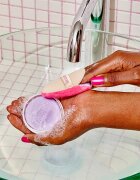 beautyblender® Tool Scrub Lavender detergent solid pentru bureți de machiaj și pensule 28.3 g