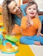 Bright Starts Lights & Colors Driver jucărie cu activități cu melodie 6 m+ 1 buc