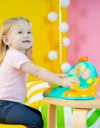 Bright Starts Lights & Colors Driver jucărie cu activități cu melodie 6 m+ 1 buc