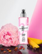 Bruno Banani Pure Woman Cheeky Casis spray parfumat pentru corp și păr pentru femei 250 ml