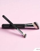 BrushArt Professional B12 Angled concealer brush pensula pentru corector B12 1 buc