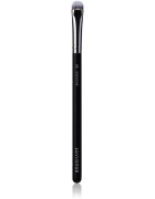 BrushArt Professional B9 Smudger brush pensulă pentru aplicarea precisă a fardului de pleoape B9 1 buc
