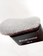 Brushworks Blending Face & Body Brush perie kabuki pentru față și corp tip NO. 24 1 buc