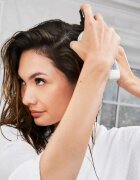 Bumble and Bumble Thickening Go Big Plumping Treatment spray volumizant pentru uscarea prin suflare și coafatul final al părului 250 ml