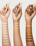 Burberry Beyond Wear Concealer anticearcan cu efect de lunga durata culoare 30 Light Cool 8 ml