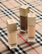 Burberry Beyond Wear Perfecting Matte Foundation machiaj lichid cu un finisaj mat culoare Fair Warm 010 30 ml