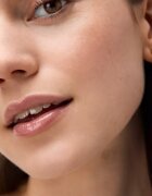 Catrice Aura Drop Lip Elixir ulei pentru buze cu efect de nutritiv culoare 010 Sparkle Served 4 ml