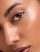 Catrice Cloud Tint Cushion Highlighter burete cu iluminator lichid culoare C010 Stay Halo’d 4 g