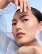 Catrice Cloud Tint Cushion Highlighter burete cu iluminator lichid culoare C010 Stay Halo’d 4 g