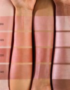 Catrice Eye Blusher lichid fard ochi cu particule stralucitoare culoare 040 Mocha Muse 7 ml