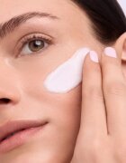 Catrice Flawless Fusion bază pentru machiaj iluminatoare SPF 25 culoare C010 Smooth Radiance 20 ml
