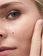 Catrice Glam In Gold Hydrating Primer baza hidratantă de machiaj cu aur de 24 de karate culoare 010 Oh My Goldness 30 ml
