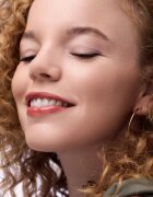 Catrice Glass Like Dewy Lip Tint luciu de buze intens pigmentat cu efect de hidratare culoare 010 It's Complicated - Not 3 ml