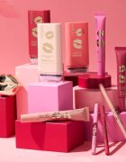 Catrice KISS & GLOW crema de strălucire stick culoare C01 Aurora Glow 18 g