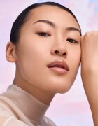 Catrice Magic Shine Eraser Cooling Cushion fond de ten lichid cu efect matifiant cu efect racoritor culoare C010 Cool Cloud 10.5 g