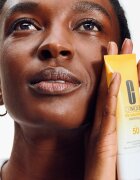 Clinique Sun UV Solutions Mattifying Sunscreen SPF 50 crema de soare pentru fata cu efect matifiant 40 ml