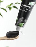 Colgate Natural Extracts Charcoal + White Pasta de dinti albire cu cărbune activ 75 ml