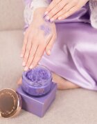 Crystallove Amethyst Shimmer Body Scrub exfoliant pentru corp 200 g