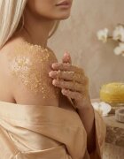 Crystallove Clear Quartz Shimmer Body Scrub exfoliant pentru corp 200 g