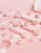 Crystallove Rose Quartz Selflove Set rulou de masaj facial și accesoriu de masaj