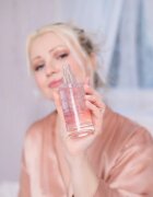 Crystallove Rose Quartz Shimmer Facial Mist lotiune pentru fata pentru o piele mai luminoasa 100 ml