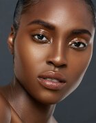 Danessa Myricks Beauty Colorfix Glaze machiaj multifuncțional pentru ochi buze și față culoare Clear 10 ml