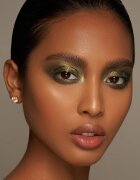 Danessa Myricks Beauty Infinite Chrome Flakes umbre de pleoape cu sclipici culoare Firefly 38 g