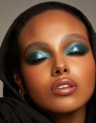 Danessa Myricks Beauty Infinite Chrome Flakes umbre de pleoape cu sclipici culoare Pixie Dust 38 g
