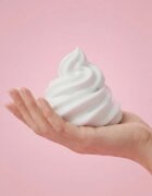 DESERVED Whipped Shower Foam Strawberry Milkshake spumă pentru duș pentru corp 250 ml