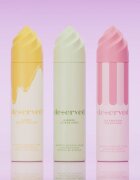 DESERVED Whipped Shower Foam Strawberry Milkshake spumă pentru duș pentru corp 250 ml