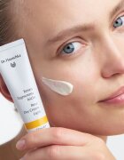 Dr. Hauschka Facial Care crema cu textura usoara de trandafir 30 ml