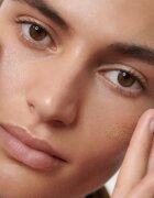 Dr. Hauschka Make-Up Foundation make-up cu textura usoara culoare 04 hazelnut 30 ml
