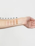 Dr. Hauschka Make-Up Foundation make-up cu textura usoara culoare 04 hazelnut 30 ml