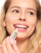 essence Birthday Bomb luciu de buze transparent pentru stralucire culoare 01 Cake My Day! 10 ml