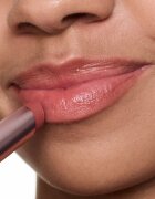 essence Blur Soufflé balsam de buze colorat cu efect matifiant culoare 01 Nude Beige 3 g