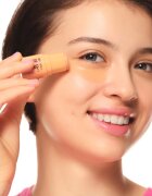 essence BRIGHT EYES! Stick Strălucire pentru ochi culoare 02 Warm Honey 5.5 ml