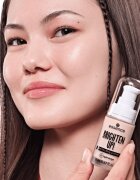 essence BRIGHTEN UP! Perfecting Primer Primer lichid sub machiaj culoare 01 Light Beige 20 ml