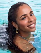 essence Disney The Little Mermaid fard de obraz lichid culoare 02 A Splash Of Freedom 17 ml